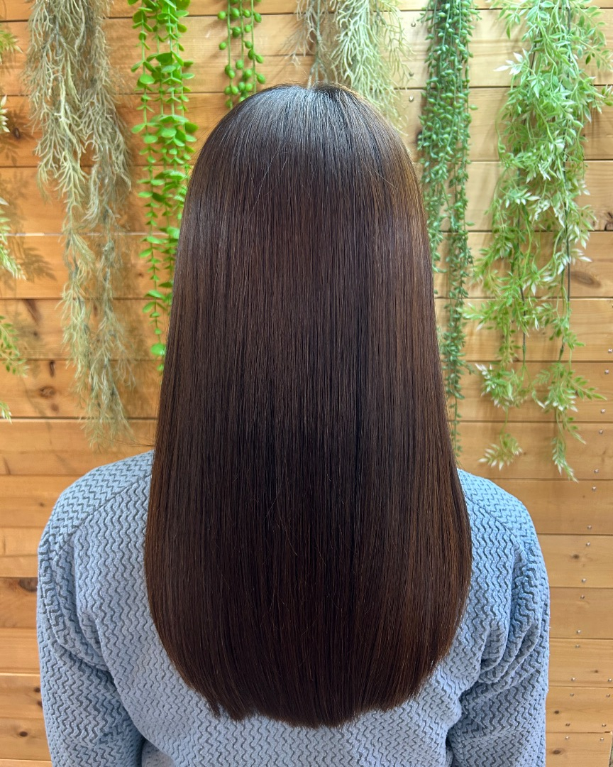 12月に入り、寒さとともに乾燥が厳しくなり、髪のパサつきが気